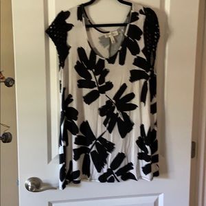 Jessica Simpson maternity top